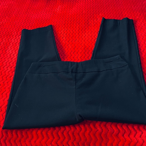 PREMISE STUDIO NWOT Ladies Size Medium Black Slim Leg Dress Capri Pants. - Picture 2 of 9